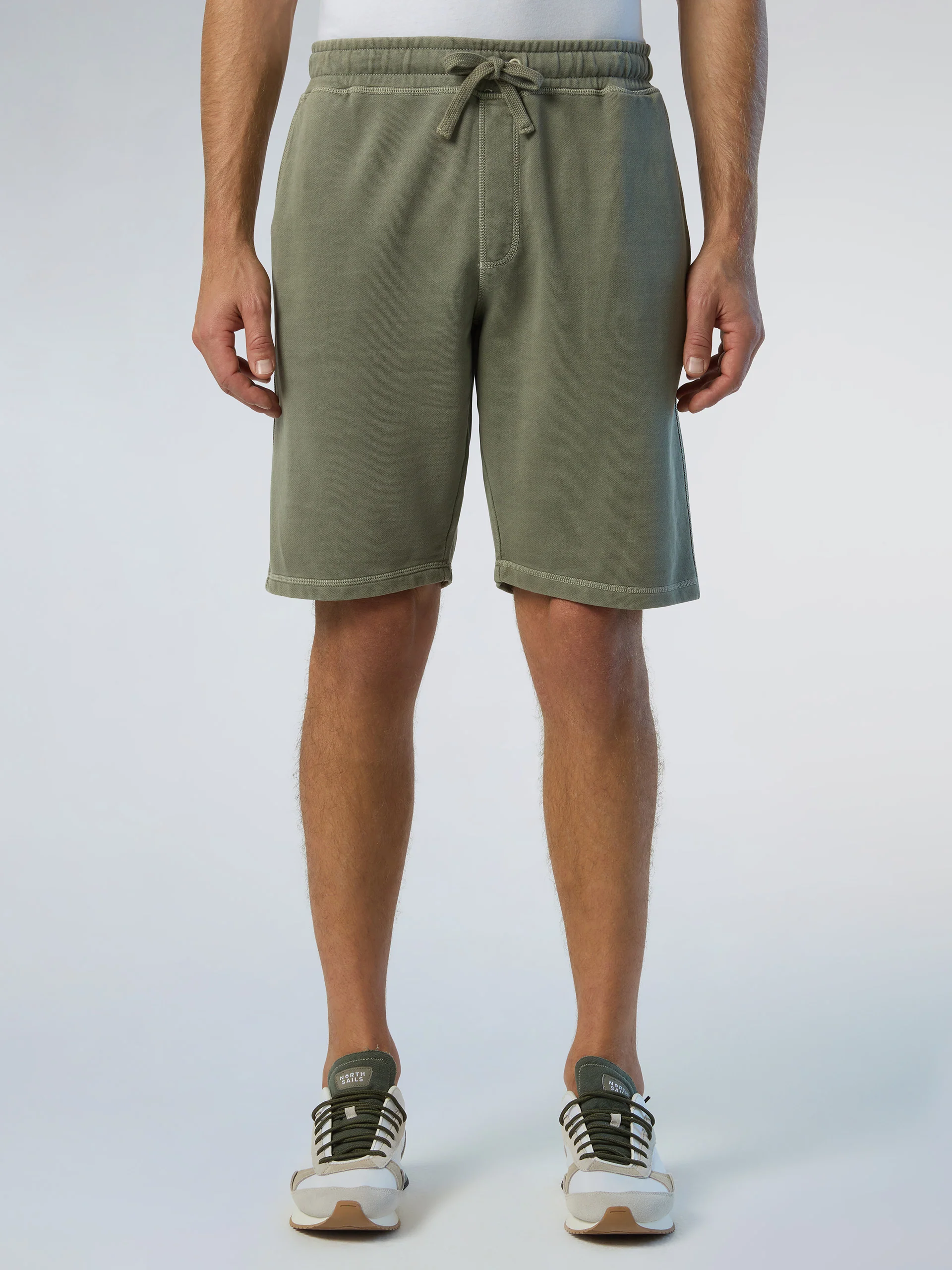 Sweatshorts with palm tree print